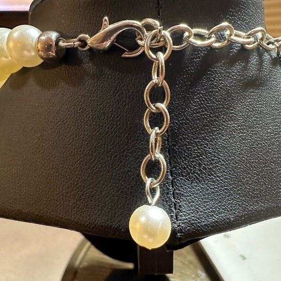 Pearl with Faux Smoky Crystal Teardrop Choker Necklace - Picture 3 of 9